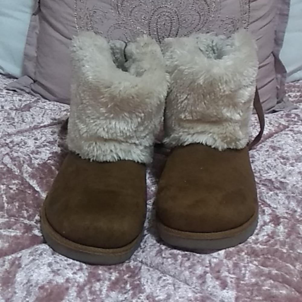 Snow boots